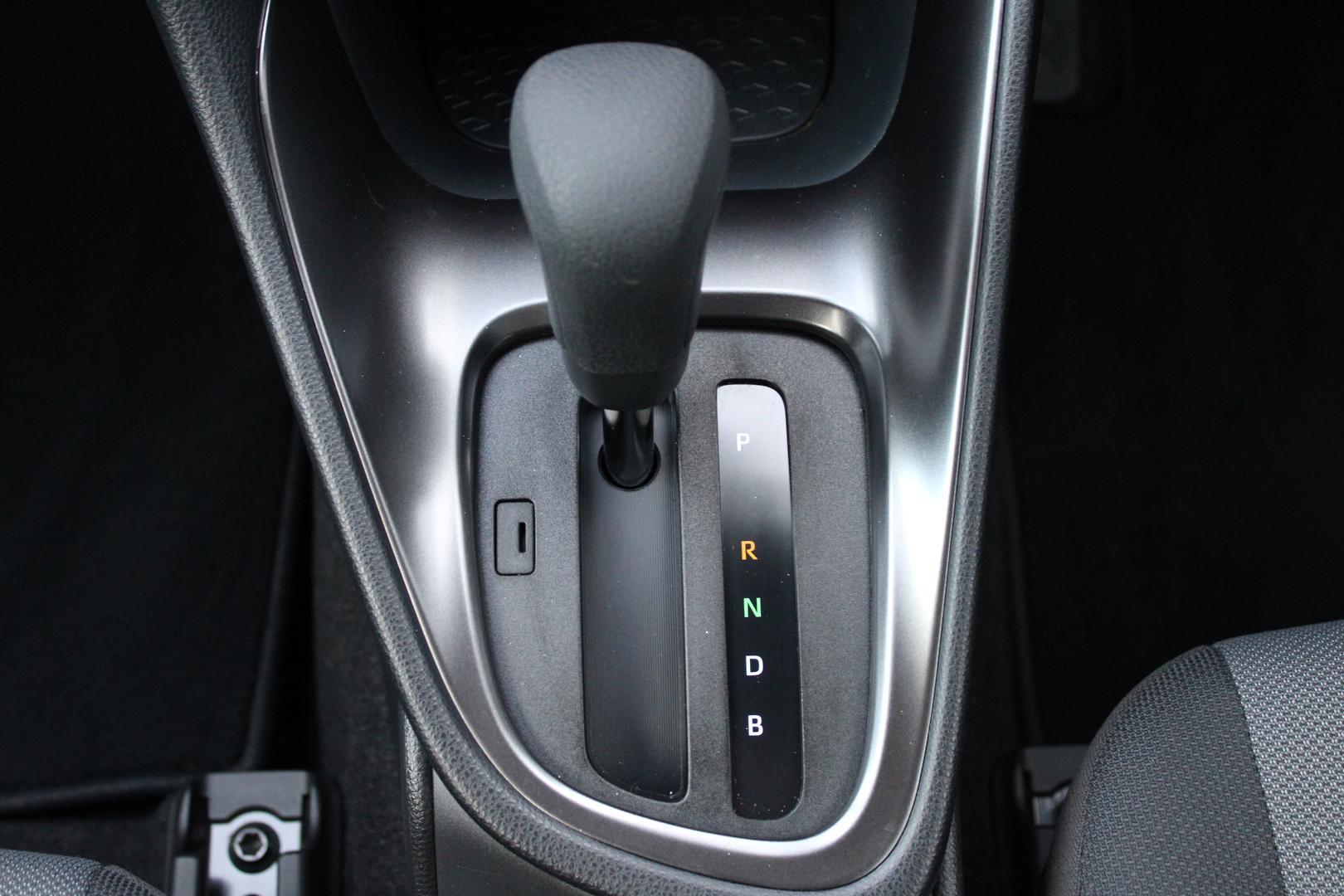 2025 Toyota Yaris Ascent Sport in White