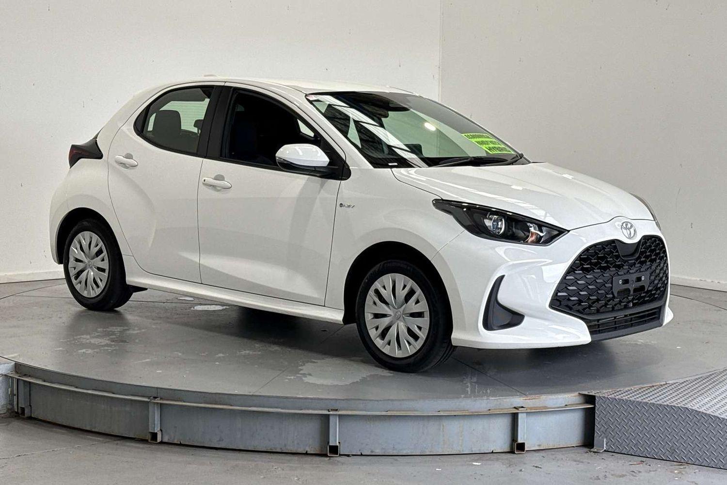 2024 Toyota Yaris Ascent Sport in White