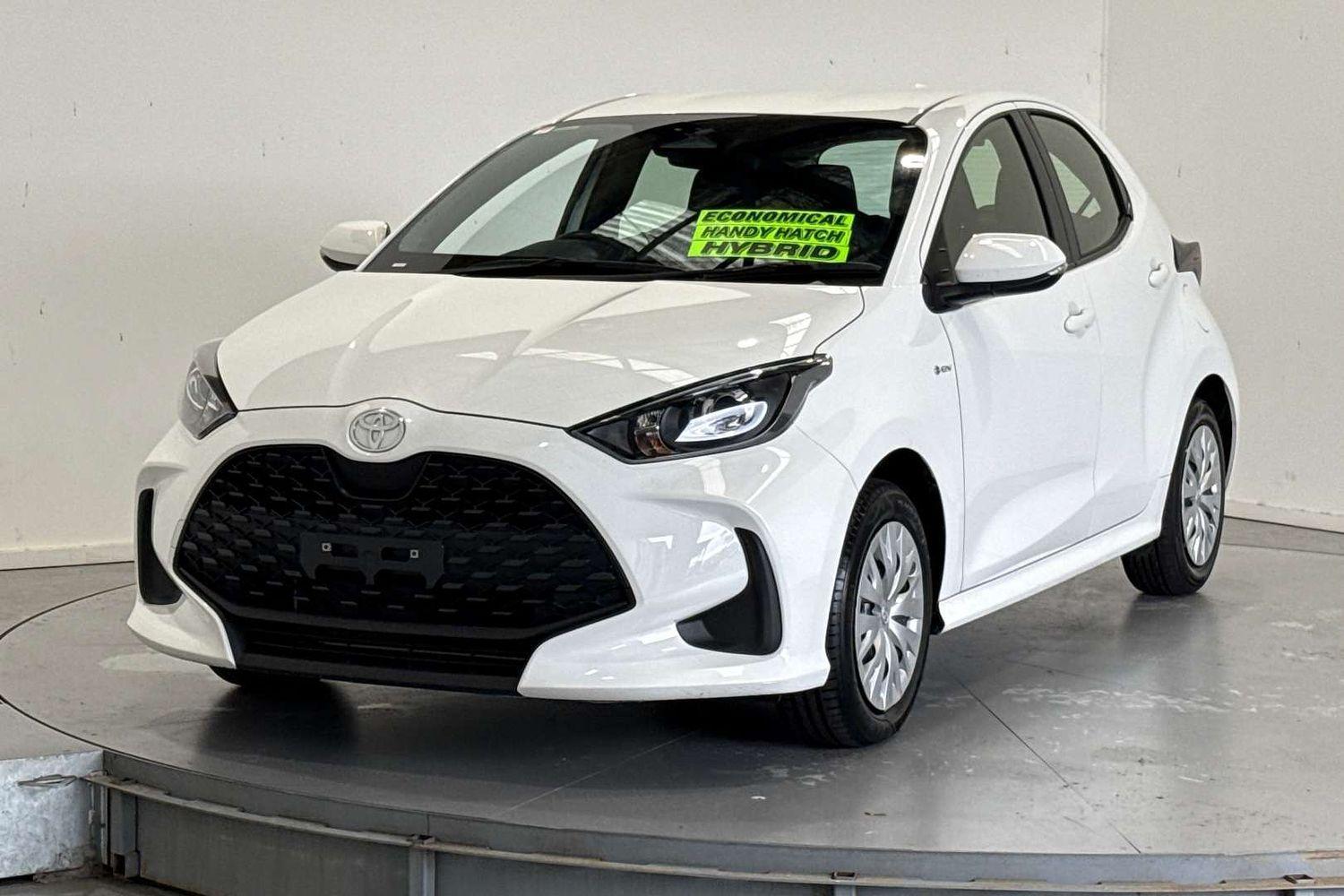 2024 Toyota Yaris Ascent Sport in White