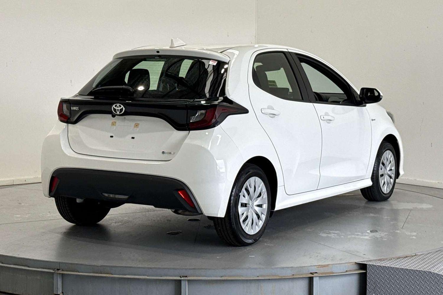 2024 Toyota Yaris Ascent Sport in White
