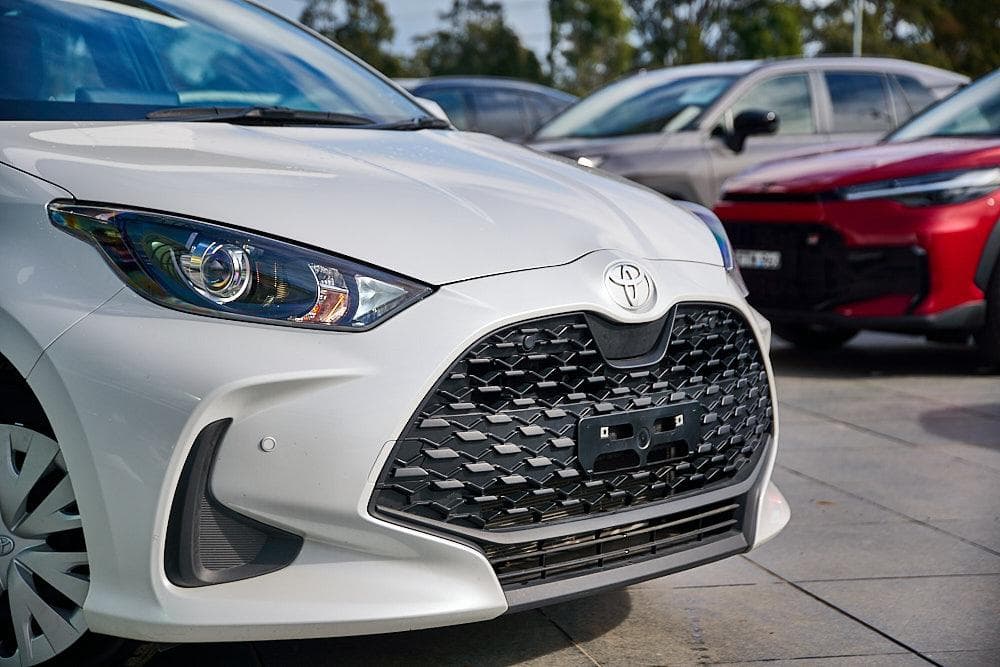 2025 Toyota Yaris Ascent Sport in White