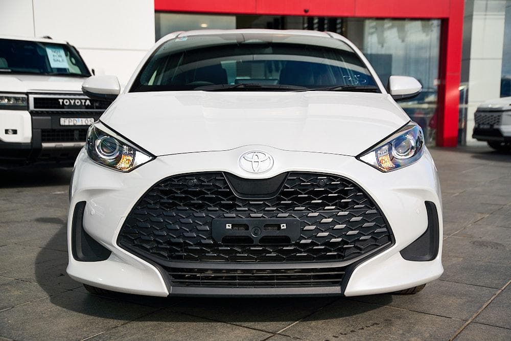 2025 Toyota Yaris Ascent Sport in White