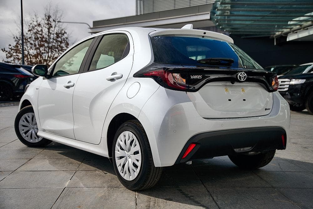 2025 Toyota Yaris Ascent Sport in White