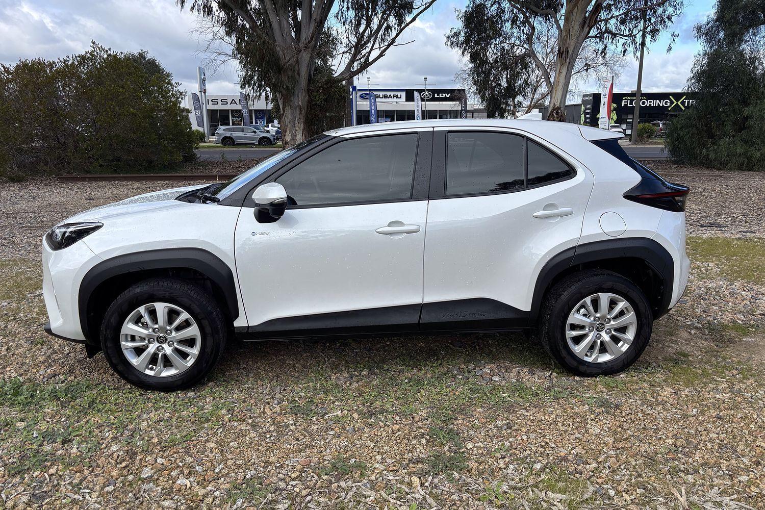 2024 Toyota Yaris Cross GX in White