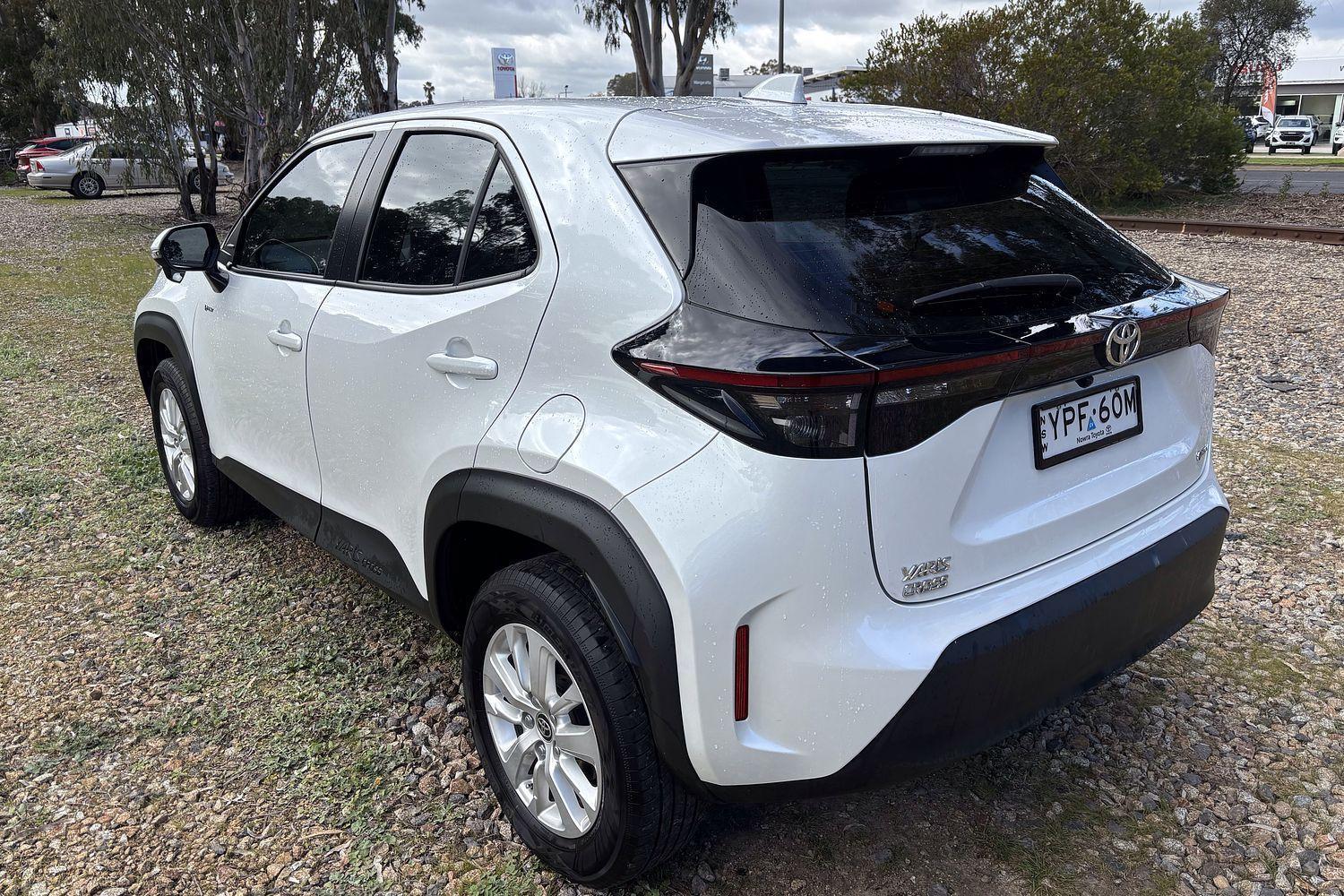 2024 Toyota Yaris Cross GX in White