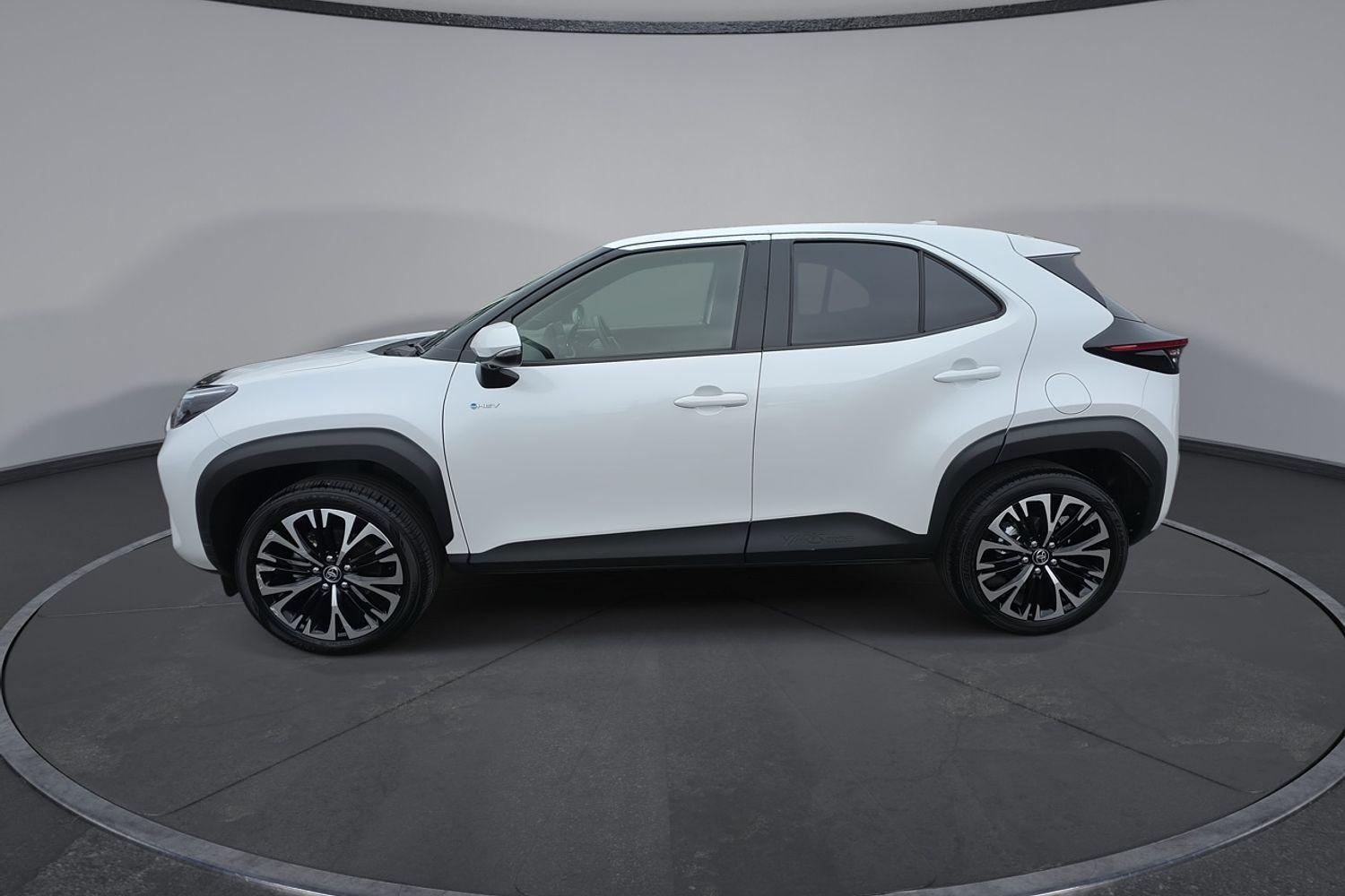 2024 Toyota Yaris Cross Urban in White