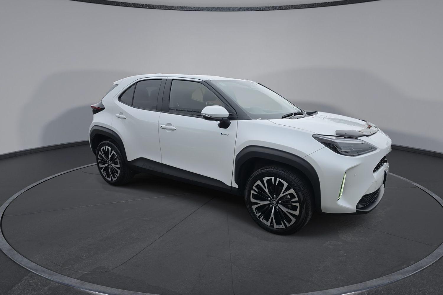 2024 Toyota Yaris Cross Urban in White