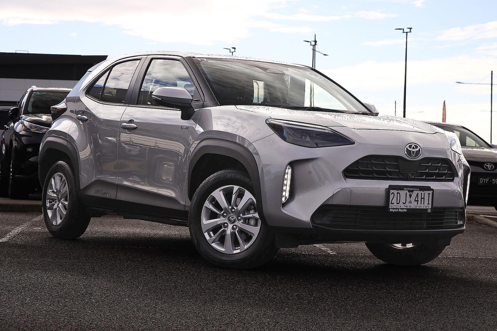 2025 Toyota Yaris Cross GXL in Silver
