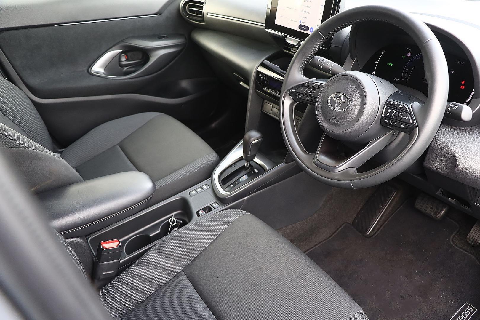 2025 Toyota Yaris Cross GXL in Silver