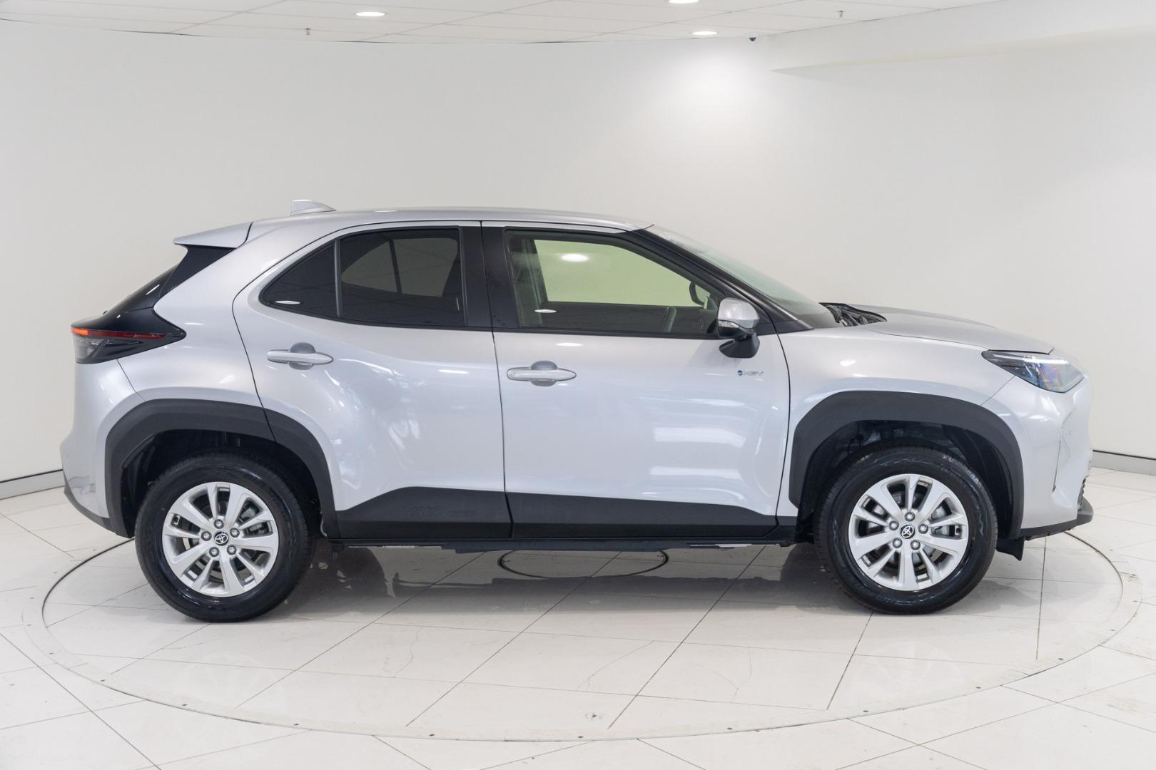 2025 Toyota Yaris Cross GXL in Silver