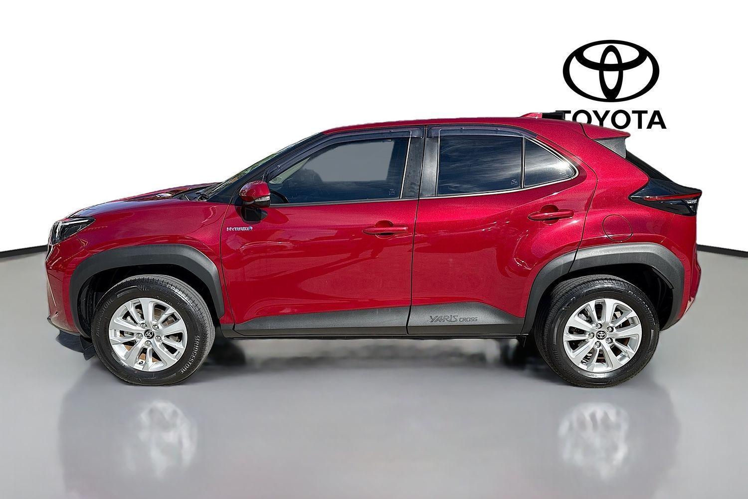 2022 Toyota Yaris Cross GXL in Red