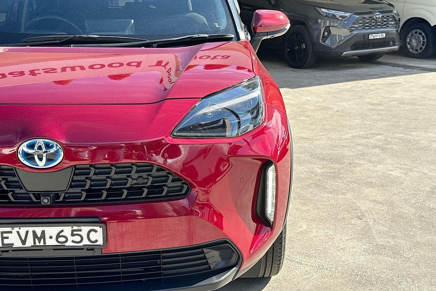 2022 Toyota Yaris Cross GXL in Red