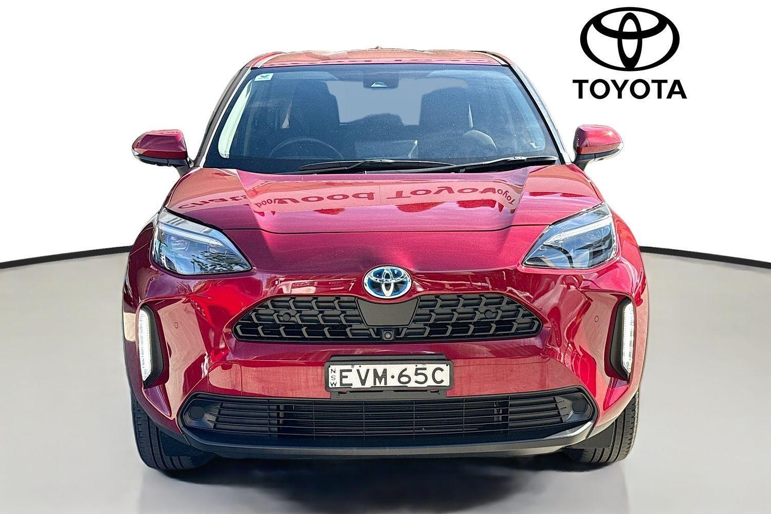 2022 Toyota Yaris Cross GXL in Red