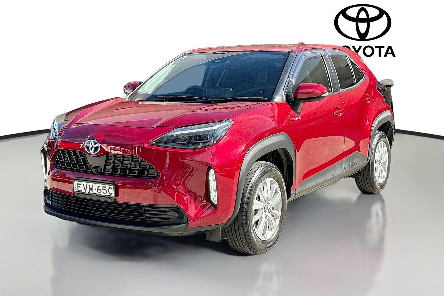 2022 Toyota Yaris Cross GXL in Red