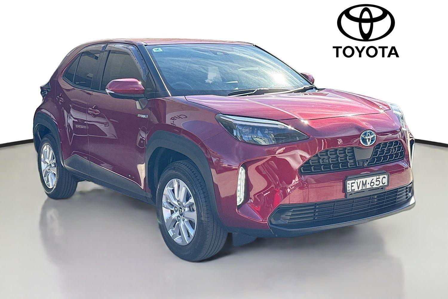 2022 Toyota Yaris Cross GXL in Red