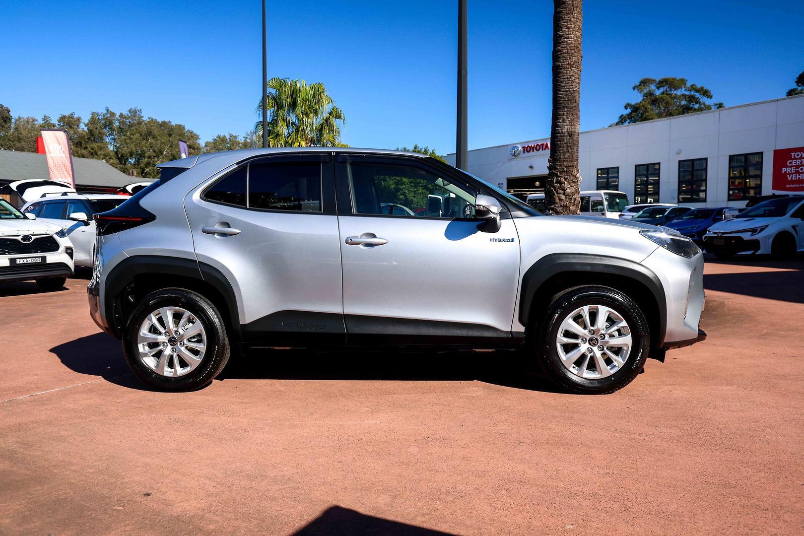 2022 Toyota Yaris Cross GXL in Silver