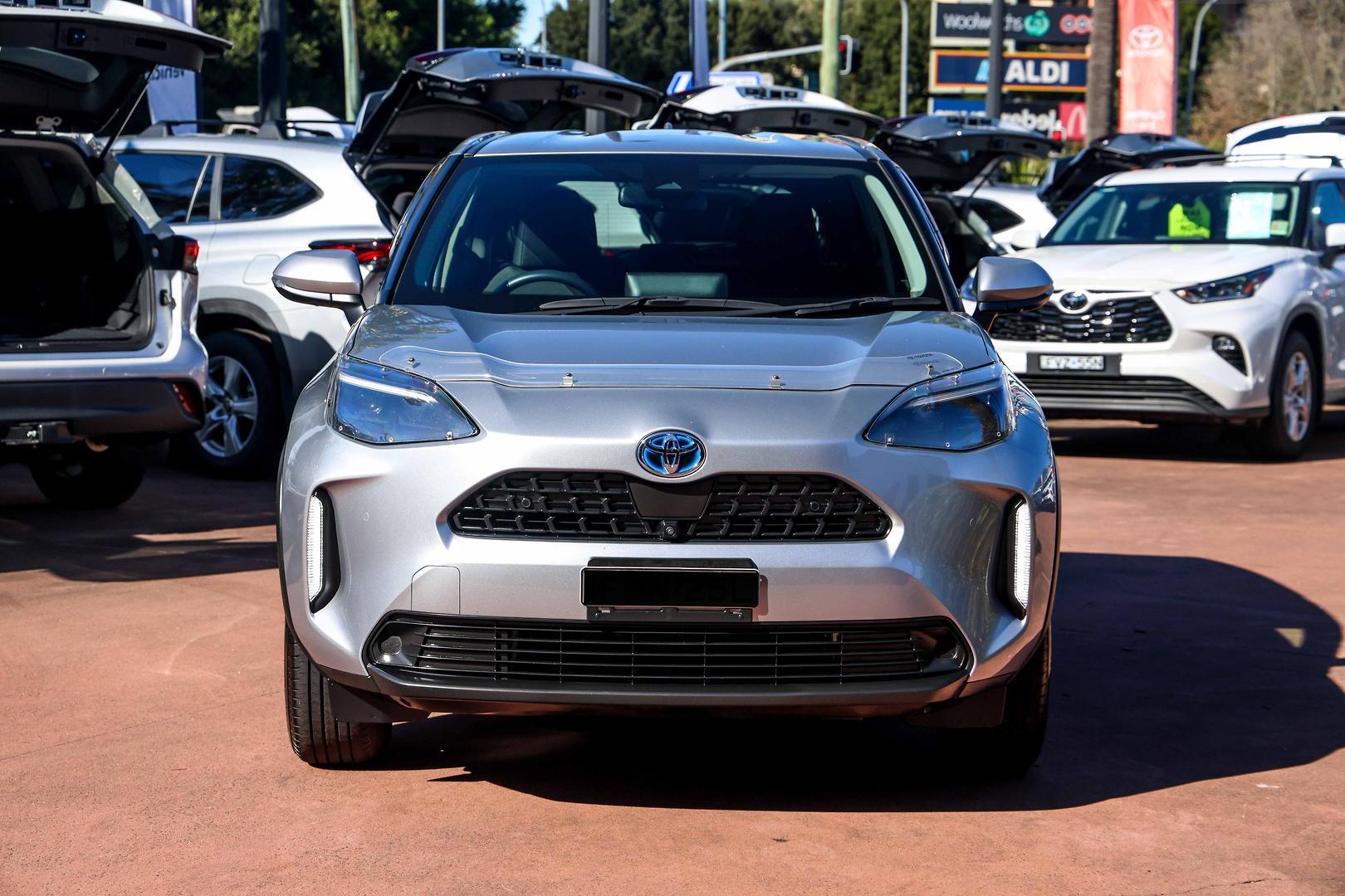2022 Toyota Yaris Cross GXL in Silver