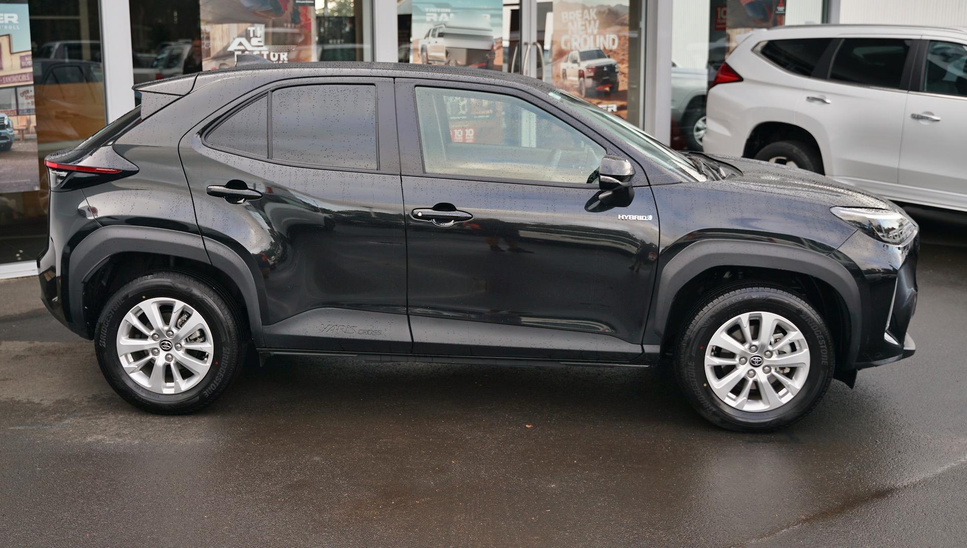 2023 Toyota Yaris Cross GXL in Black