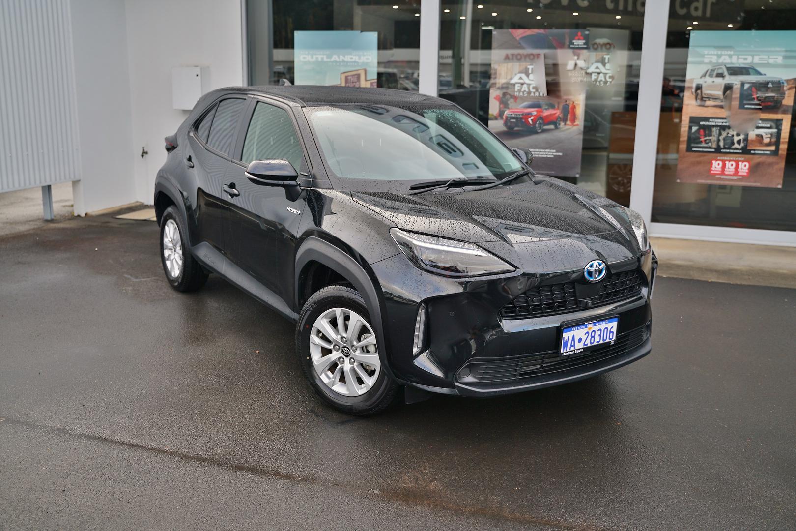 2023 Toyota Yaris Cross GXL in Black