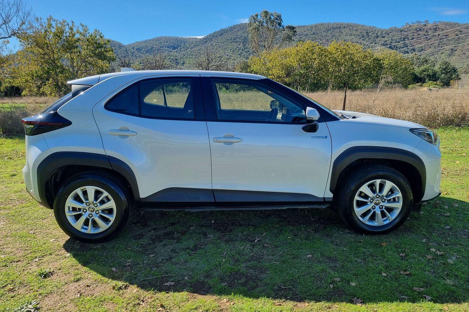 2023 Toyota Yaris Cross GX in White