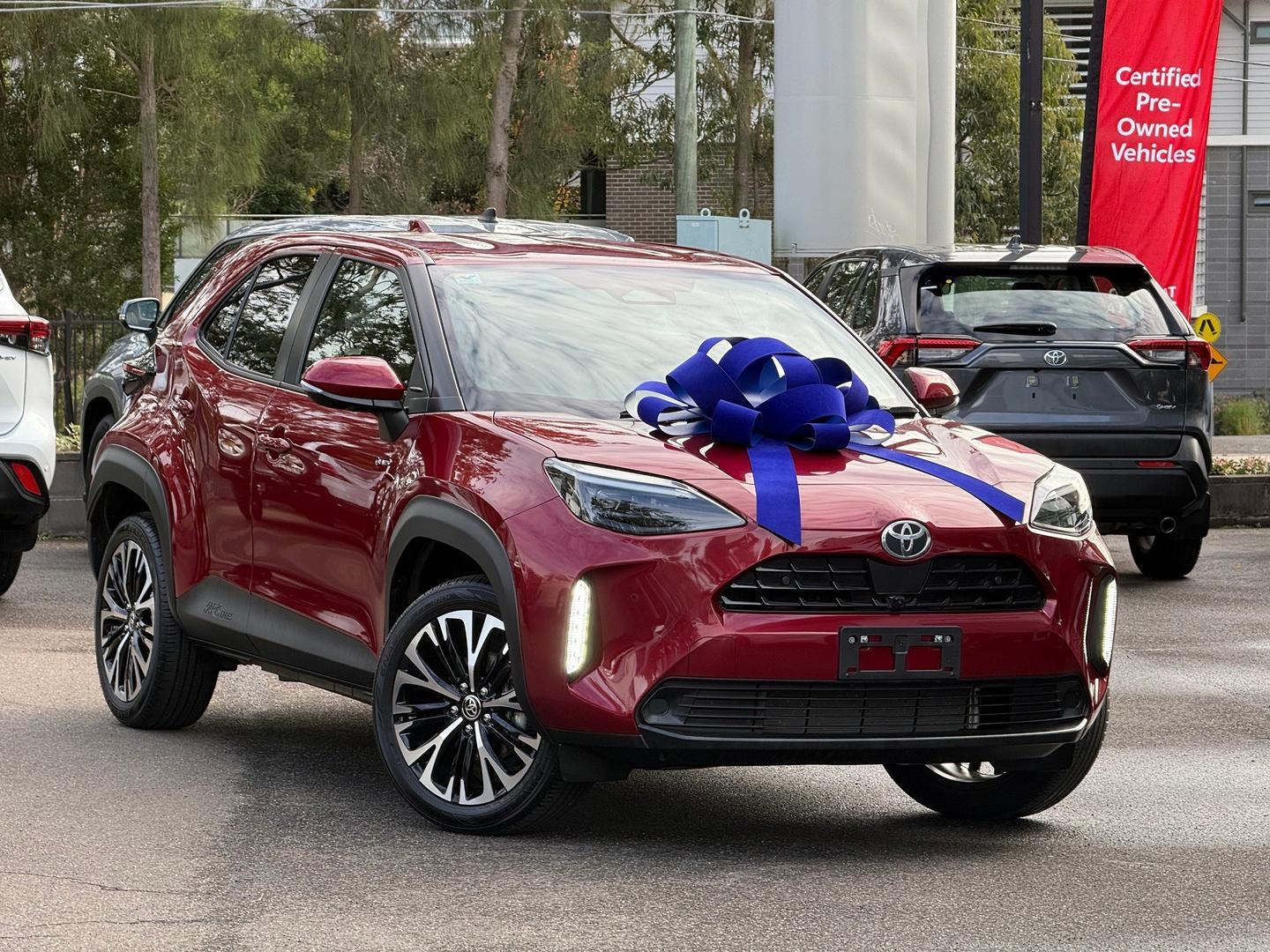 2024 Toyota Yaris Cross Urban in Red