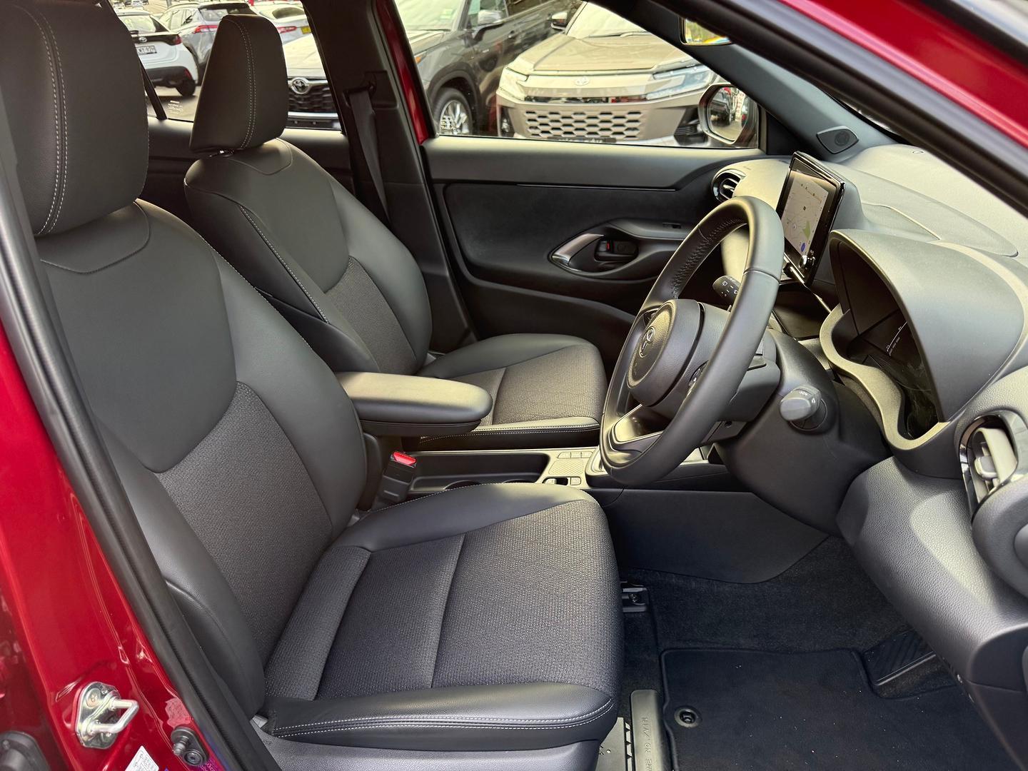 2024 Toyota Yaris Cross Urban in Red