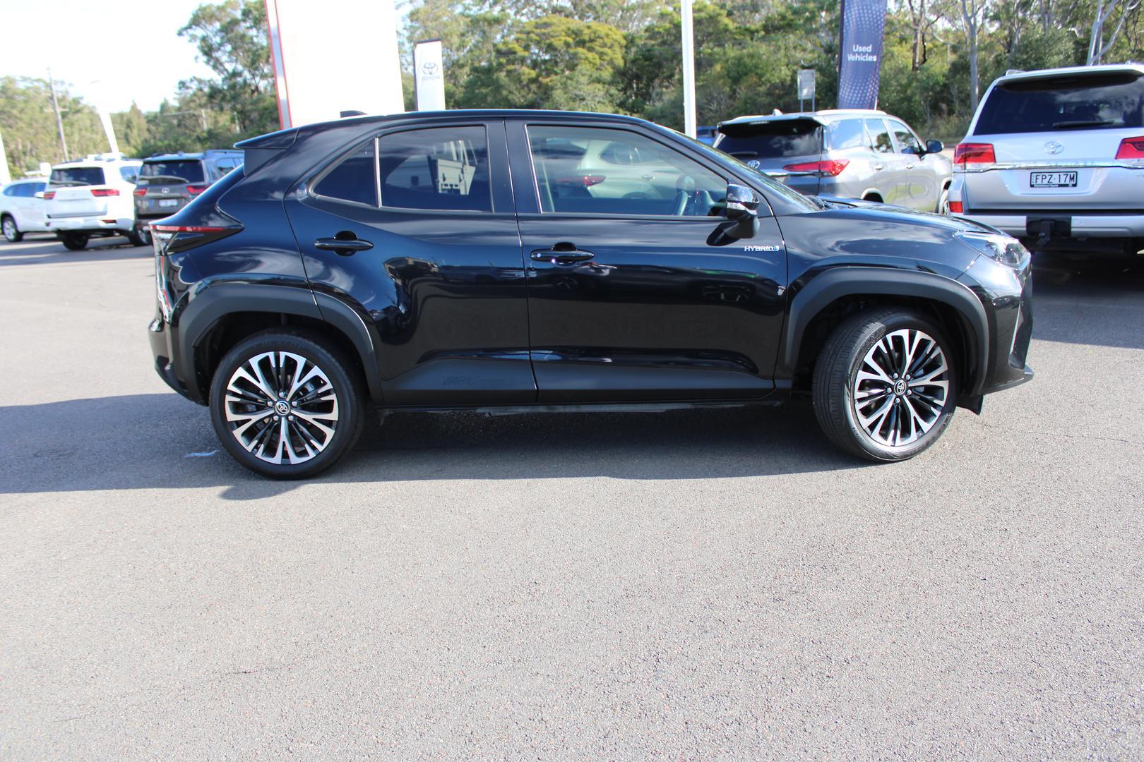 2022 Toyota Yaris Cross Urban in Black