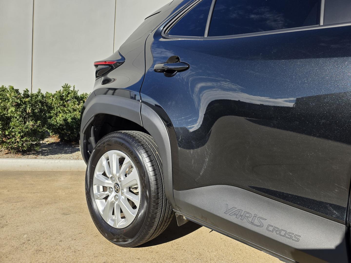 2025 Toyota Yaris Cross GXL in Black