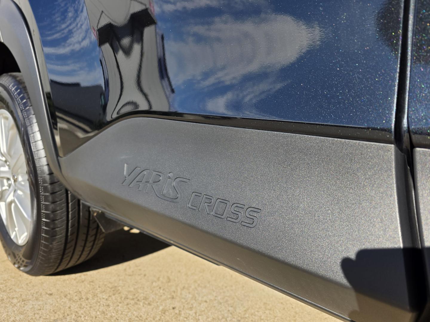 2025 Toyota Yaris Cross GXL in Black