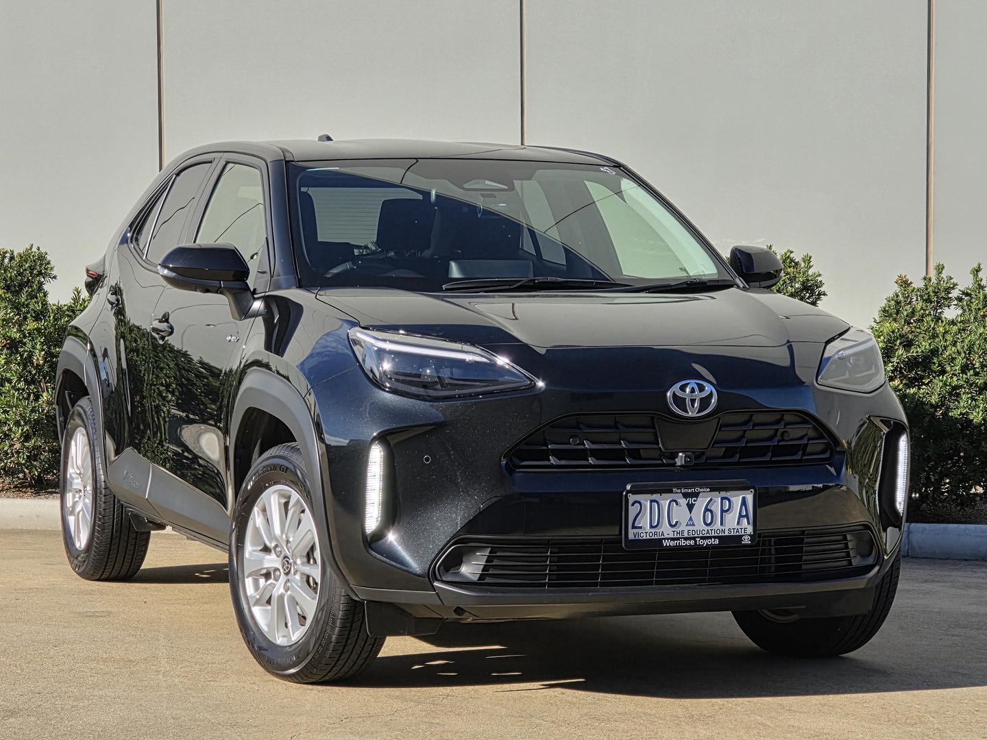 2025 Toyota Yaris Cross GXL in Black