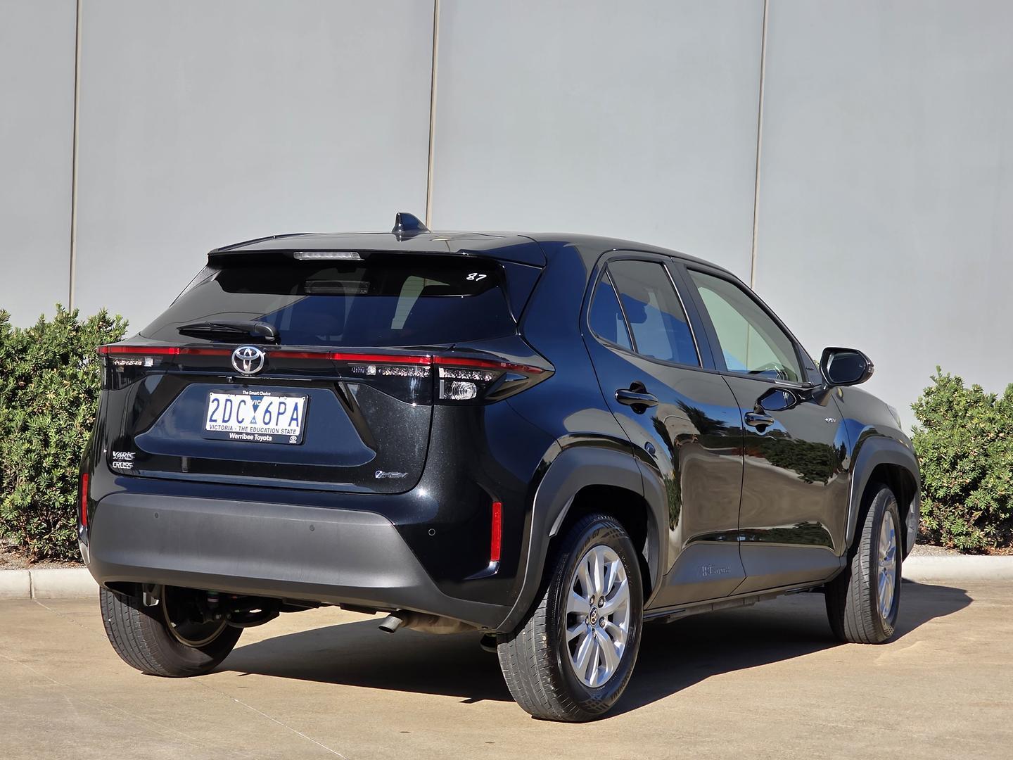 2025 Toyota Yaris Cross GXL in Black