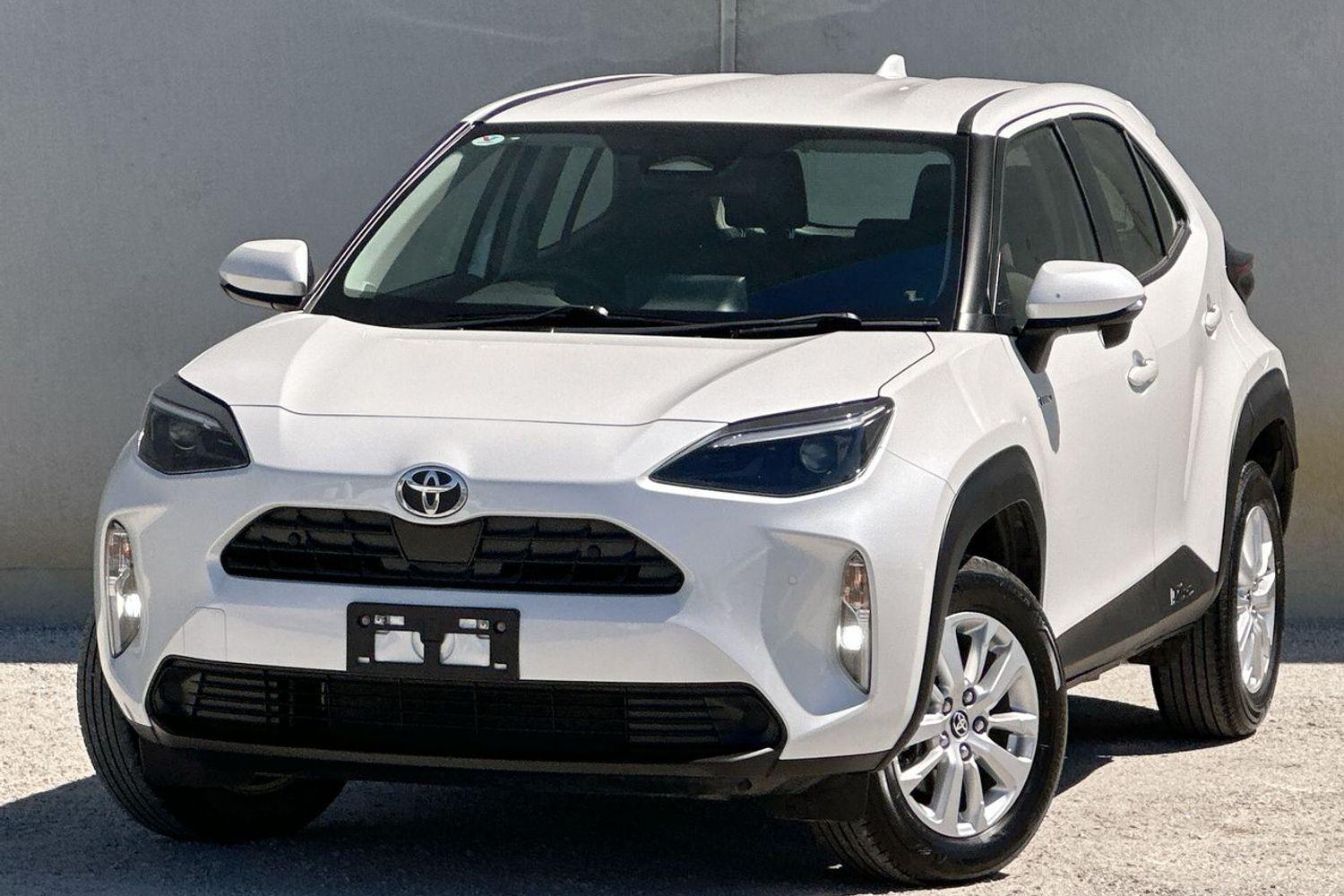 2025 Toyota Yaris Cross GX in White