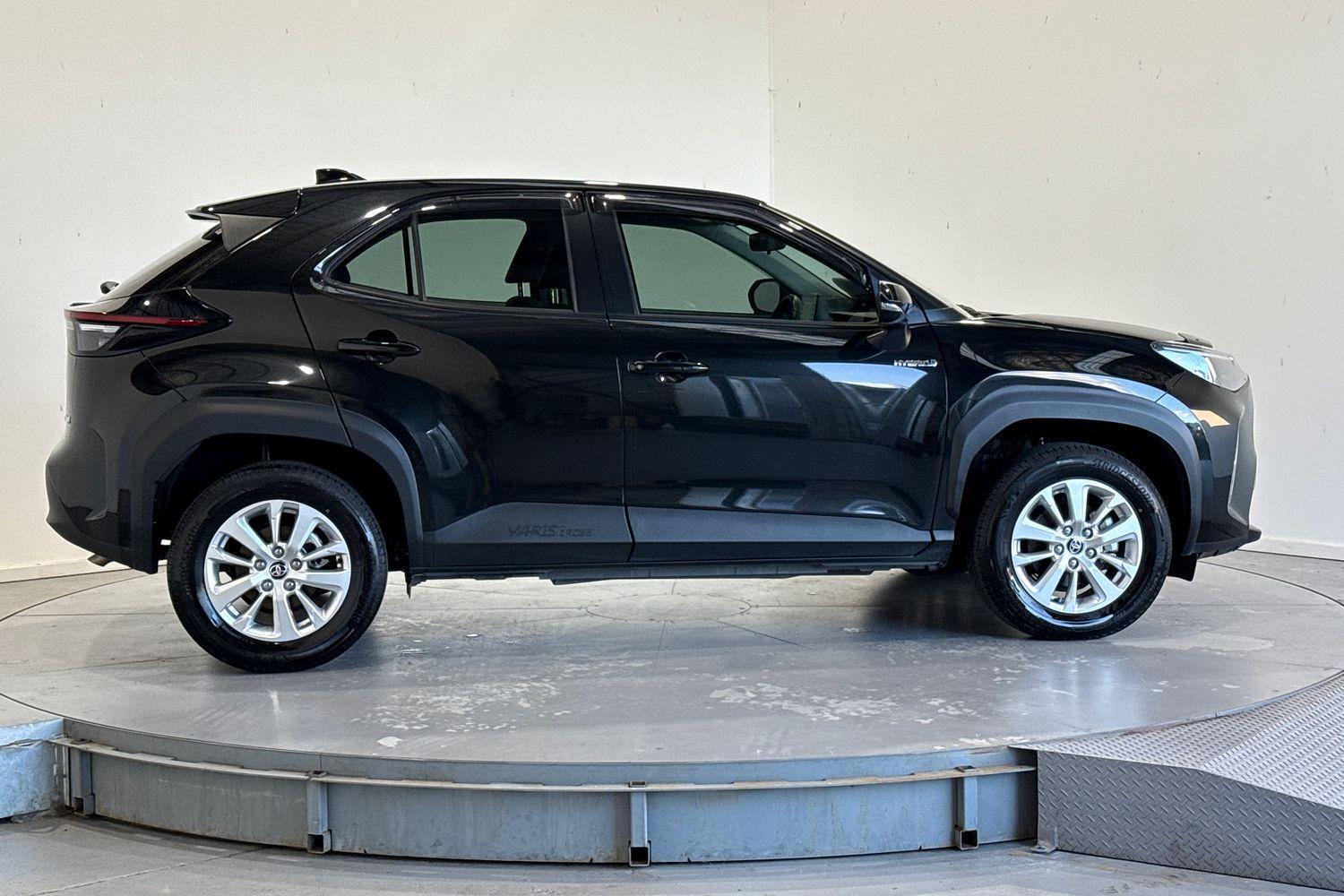 2023 Toyota Yaris Cross GX in Black