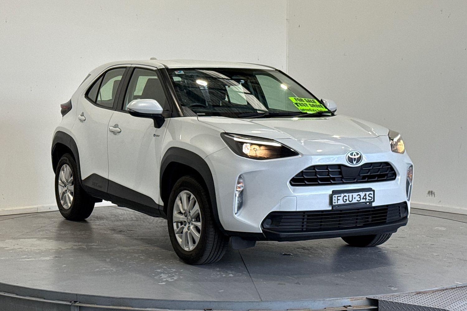 2024 Toyota Yaris Cross GX in White