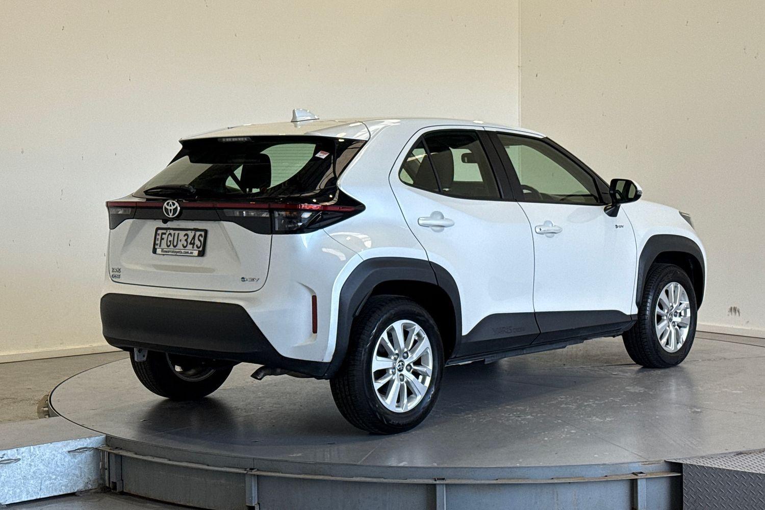 2024 Toyota Yaris Cross GX in White