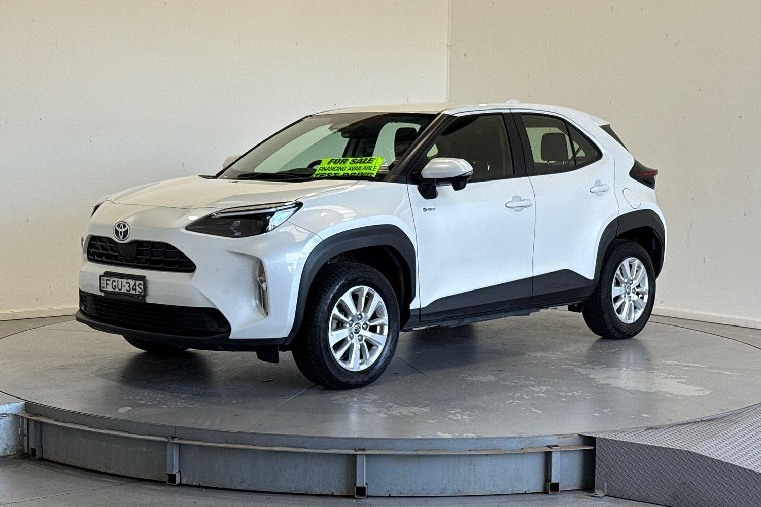 2024 Toyota Yaris Cross GX in White