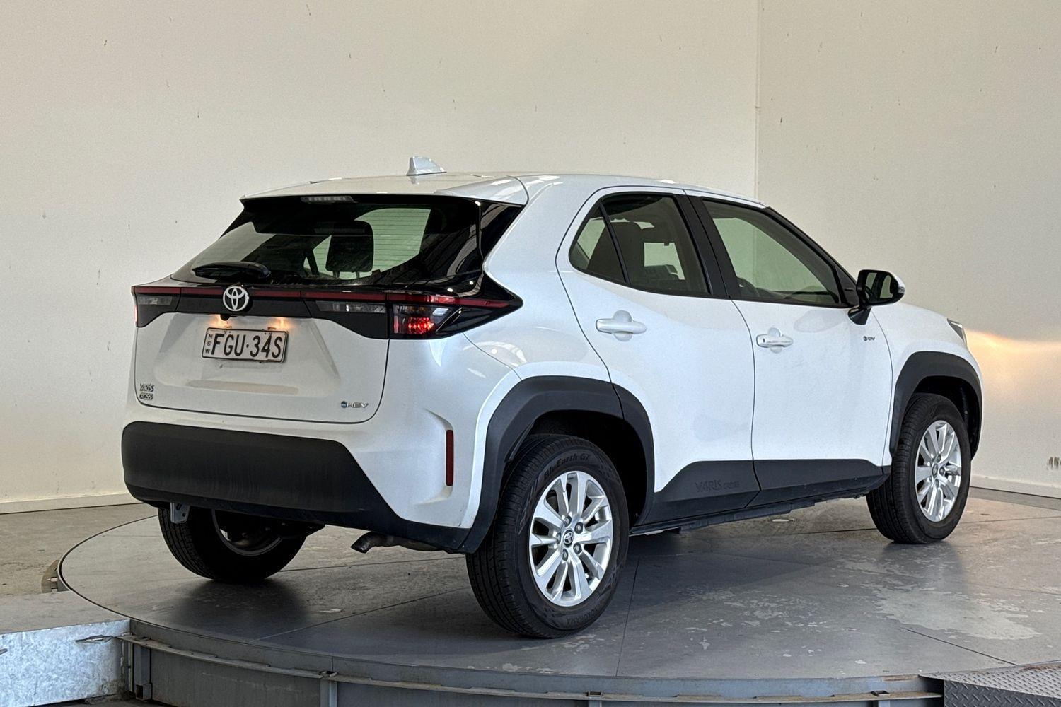 2024 Toyota Yaris Cross GX in White