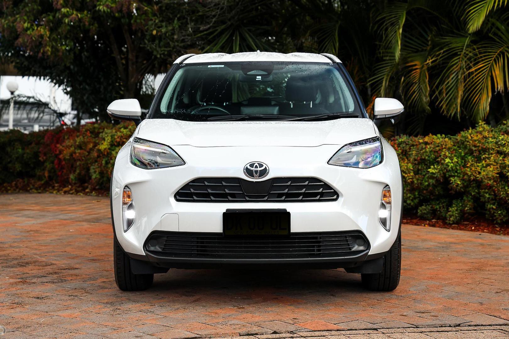 2024 Toyota Yaris Cross GX in White