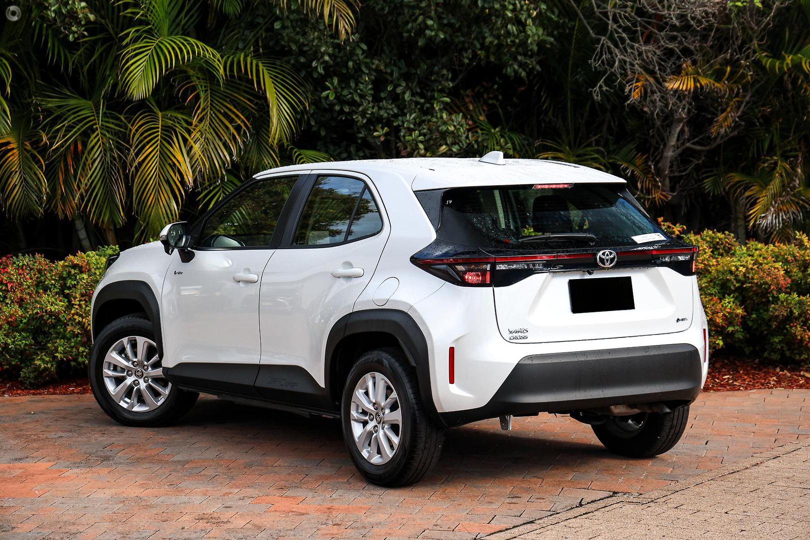 2024 Toyota Yaris Cross GX in White