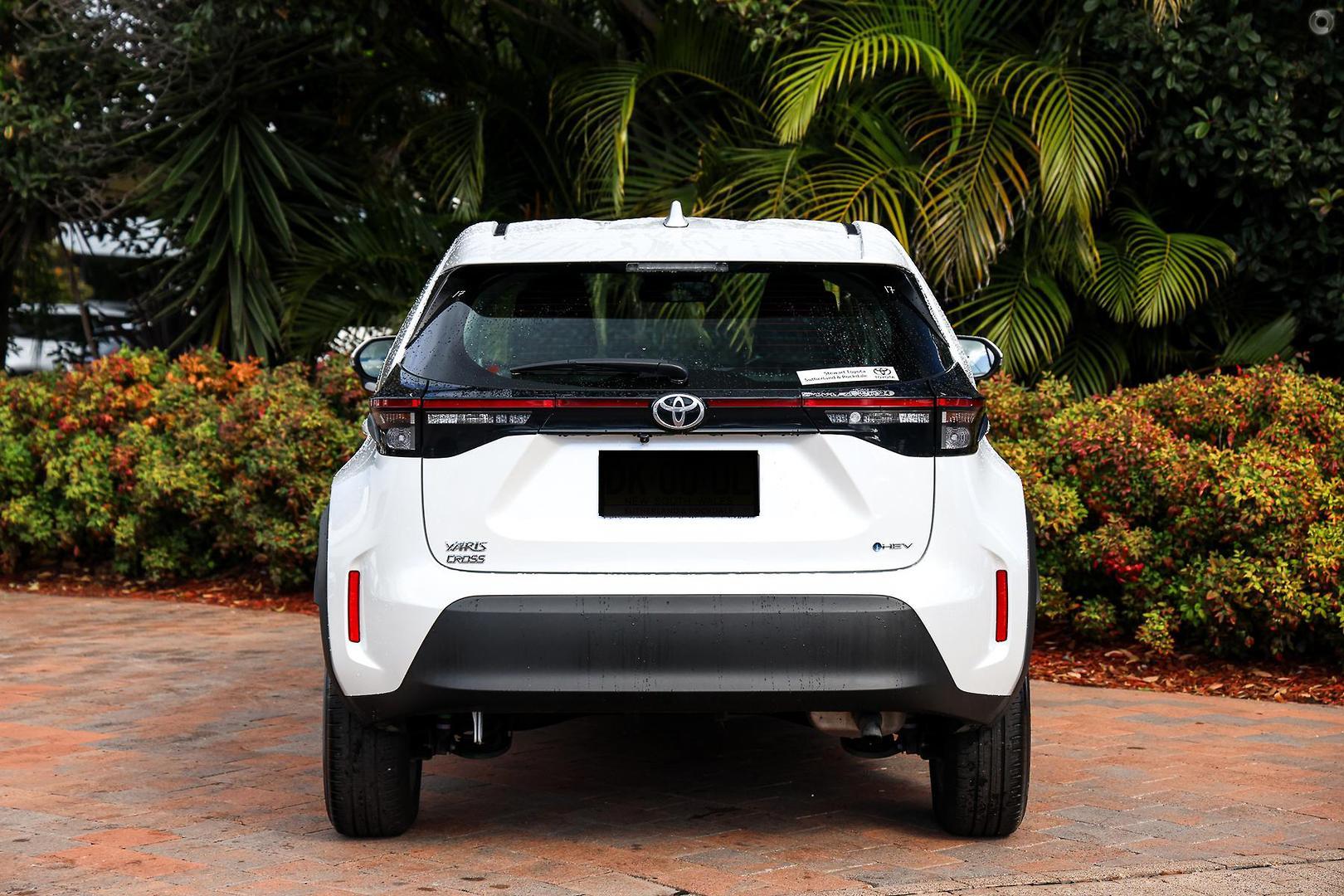 2024 Toyota Yaris Cross GX in White
