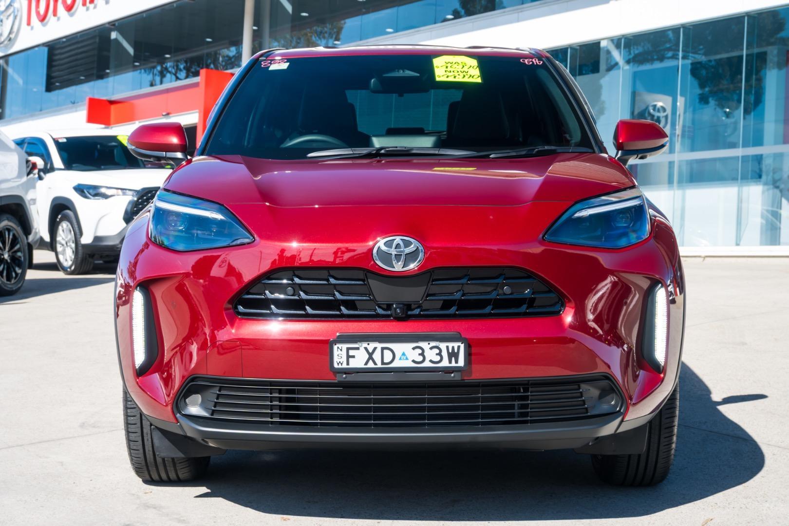 2026 Toyota Yaris Cross Urban in Red