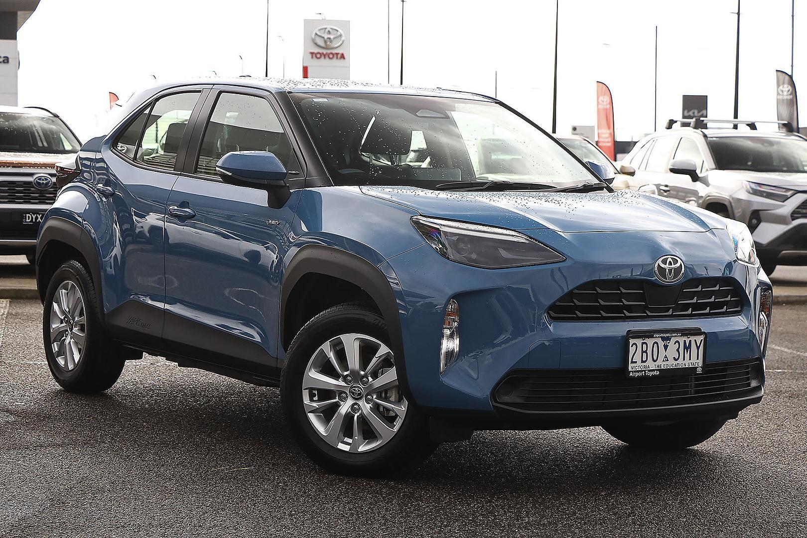 2024 Toyota Yaris Cross GX in Blue