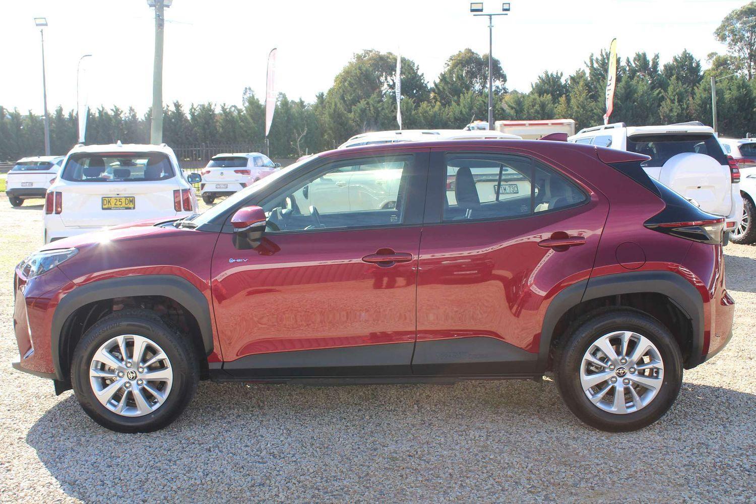 2025 Toyota Yaris Cross GX in Red