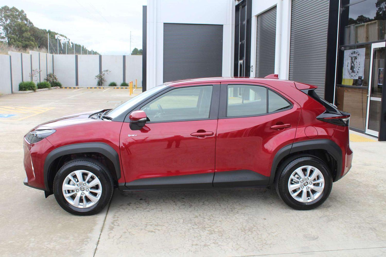 2025 Toyota Yaris Cross GX in White