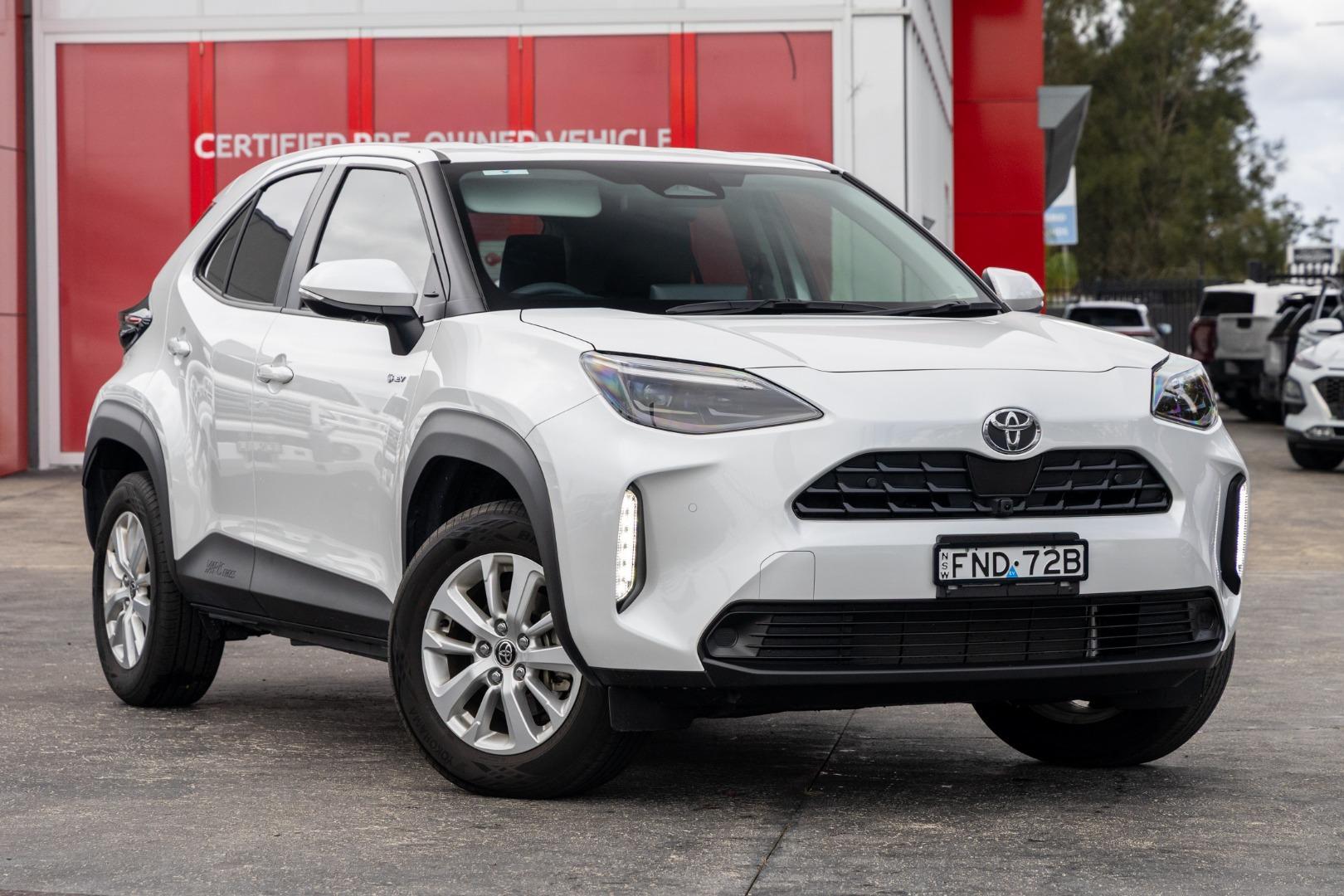 2024 Toyota Yaris Cross GXL in White