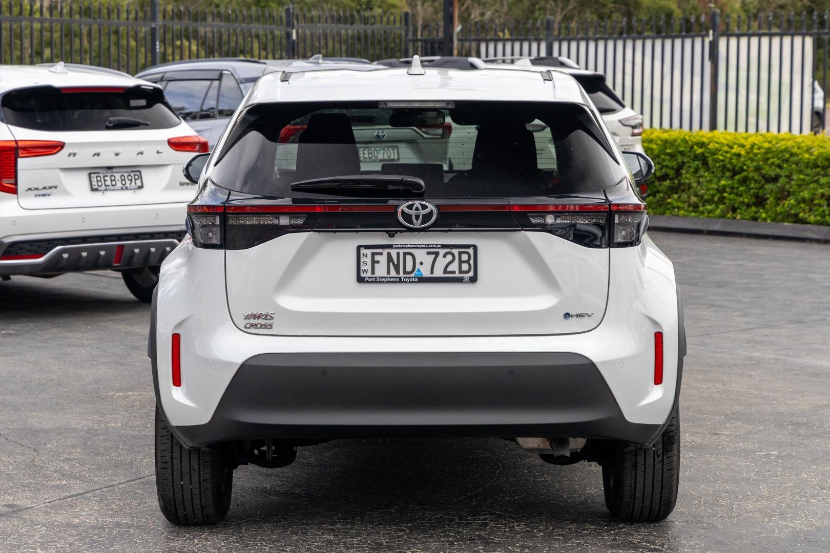2024 Toyota Yaris Cross GXL in White