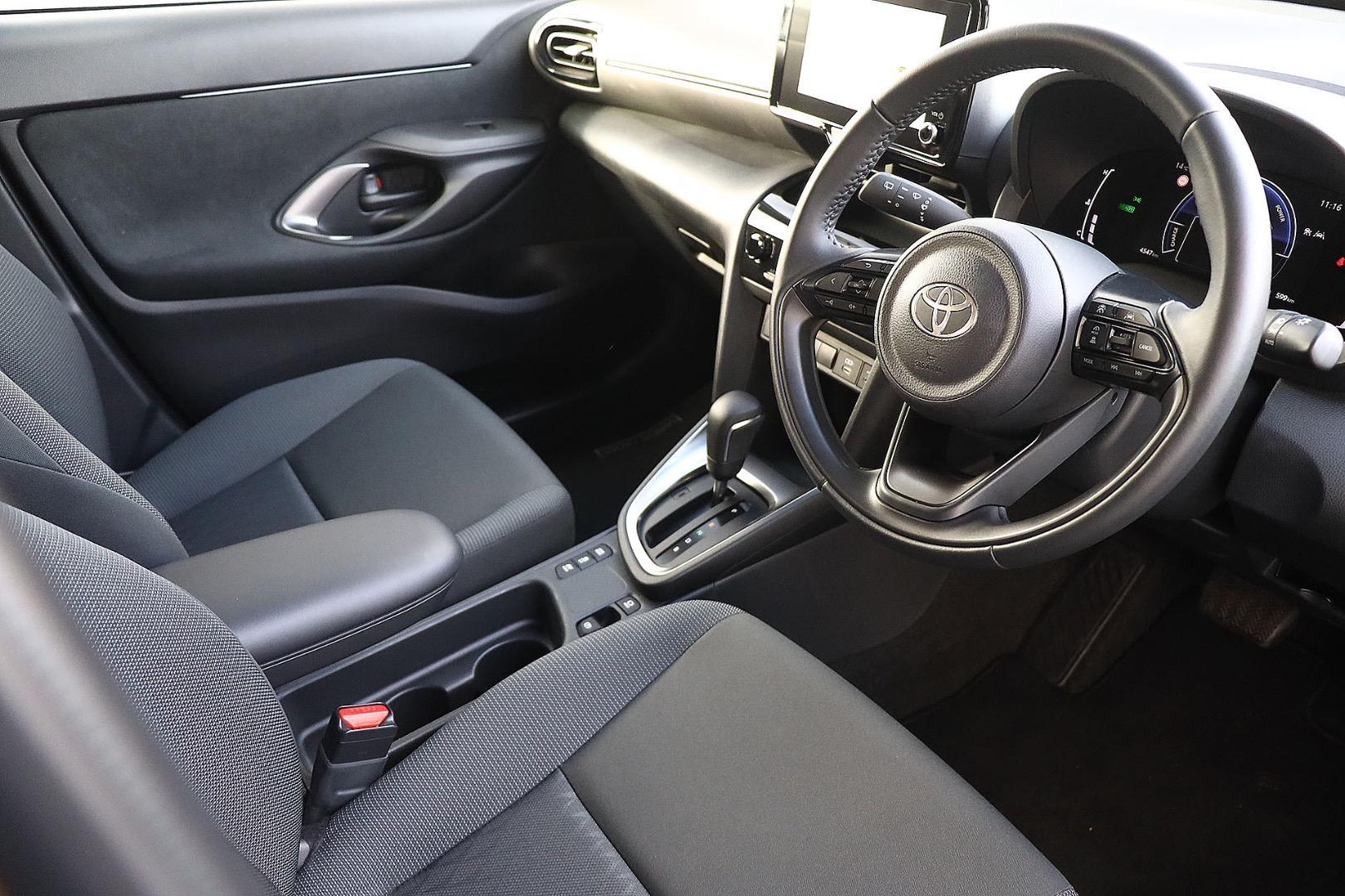 2025 Toyota Yaris Cross GXL in Grey
