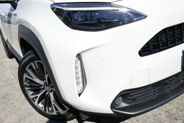 2021 Toyota Yaris Cross Urban in Two Tone White