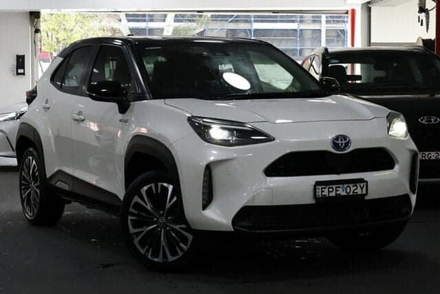 2021 Toyota Yaris Cross Urban in Two Tone White