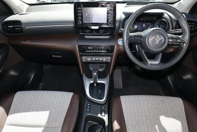 2021 Toyota Yaris Cross Urban in Two Tone White